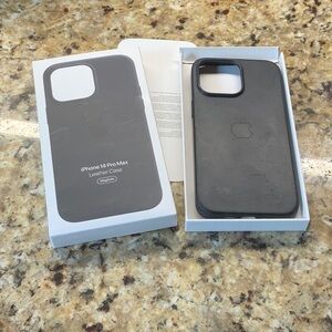 Apple iPhone 14 Pro Max Leather Case MagSafe Black Magsafe. Pre own condition.